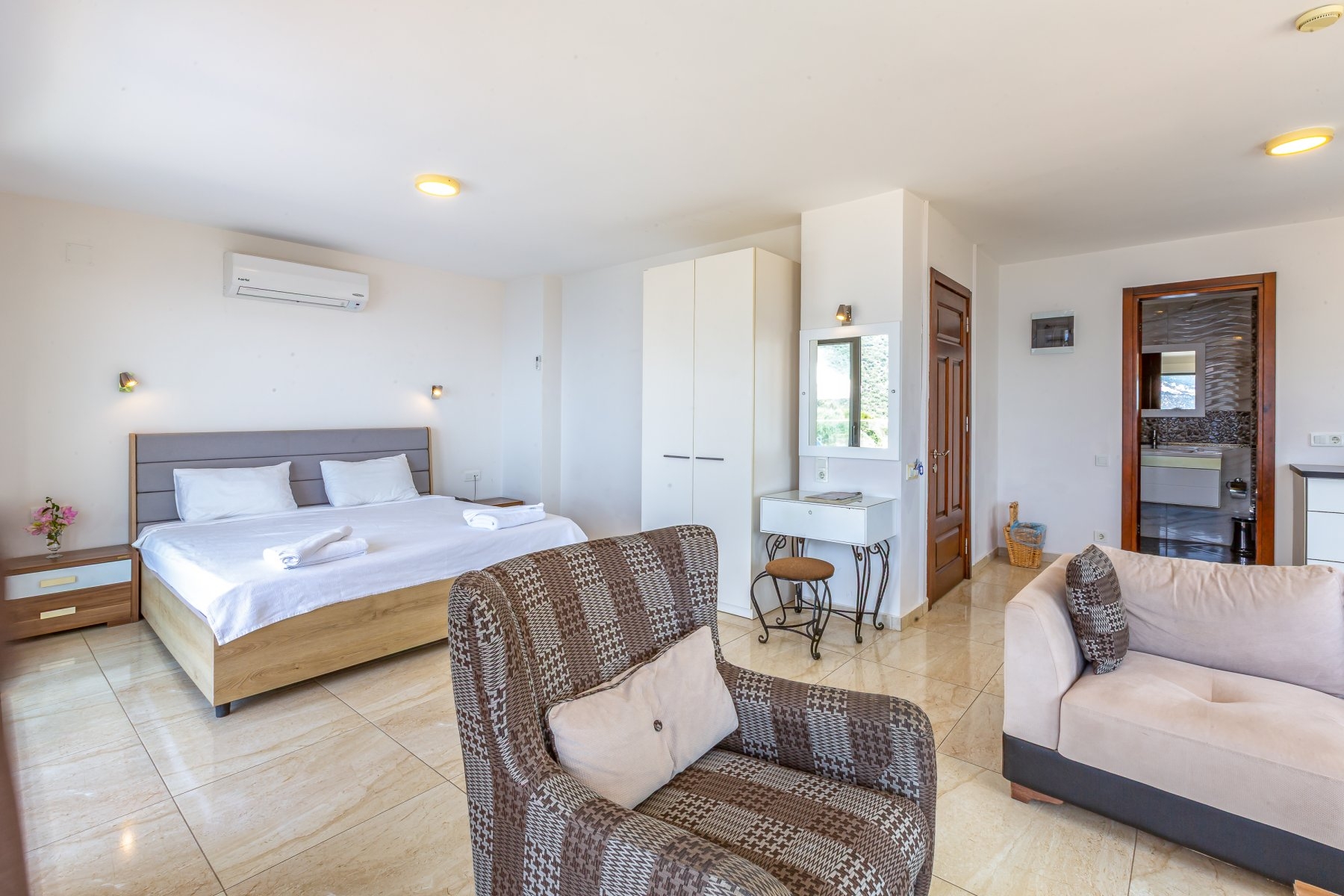 superiror suite with private pool_2