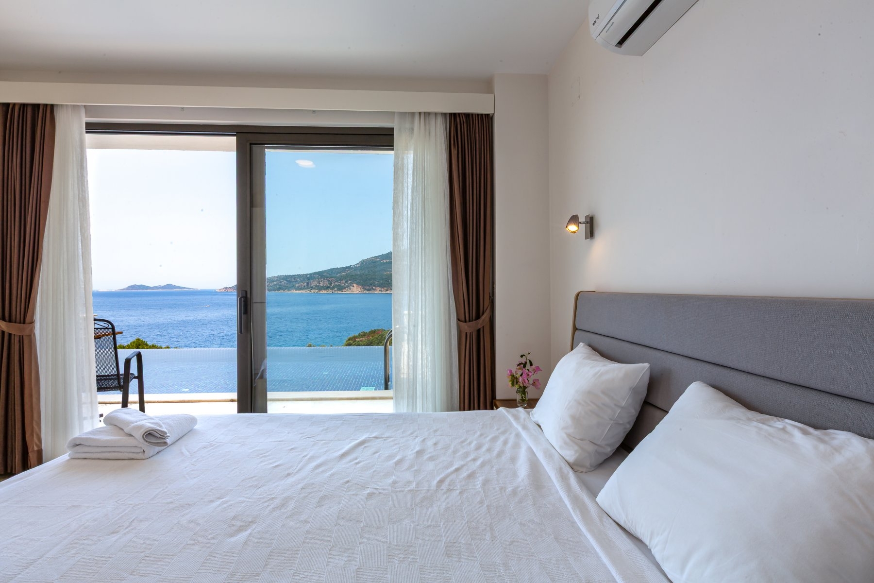 superiror suite with private pool_4